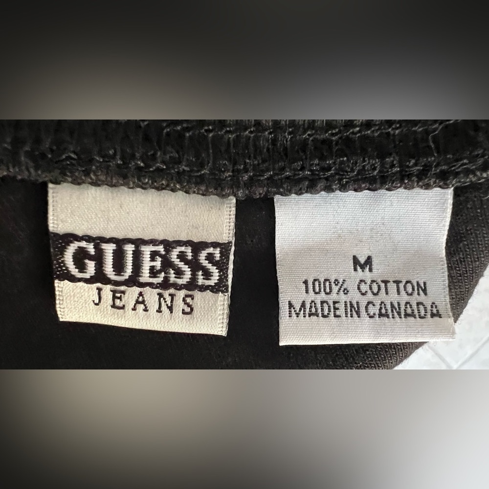 Guess . Women’s medium. But runs small. Cotton one shoulder sleeve. Black .